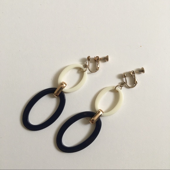 Acrylic earrings - Picture 4 of 4